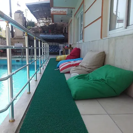 Uc Mevsim Hotel 3*
